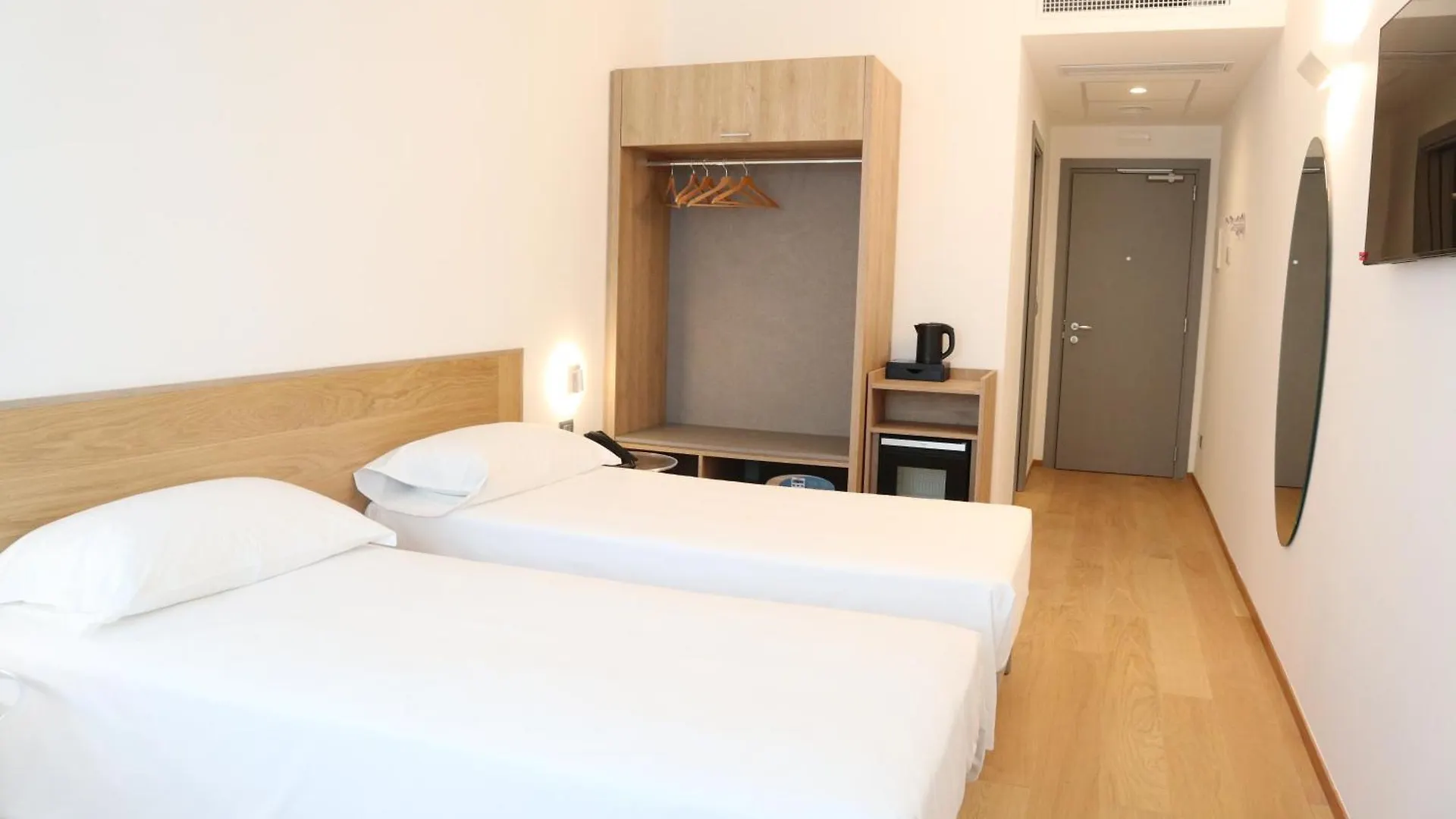 Victor Hotel