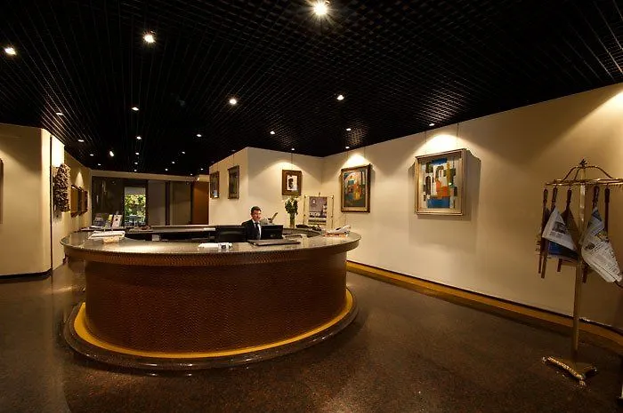 Victor Hotel